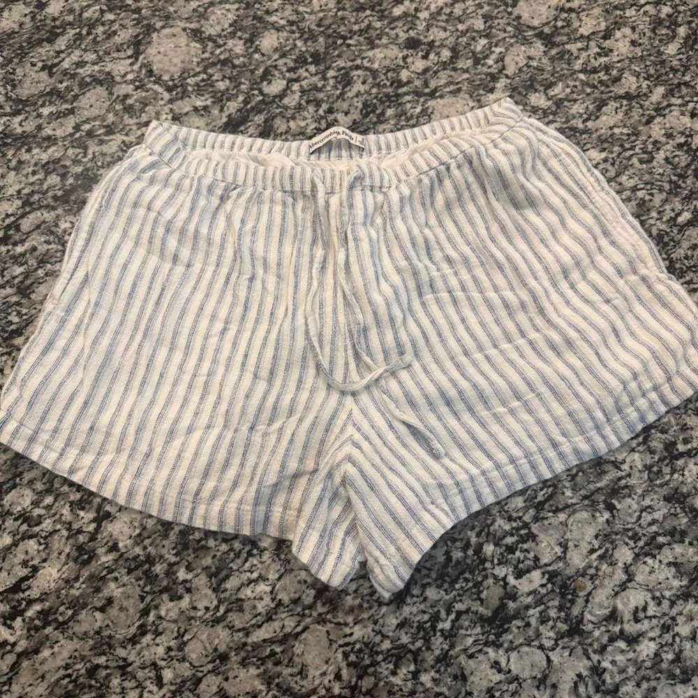Abercrombie & Fitch Blue & White Striped Shorts – Women's Size Small